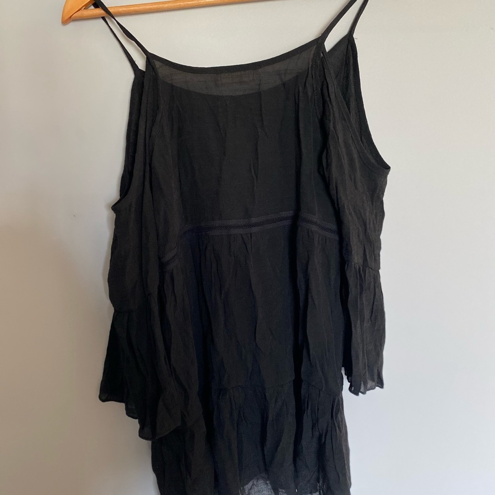 3/$25 ♻️ Millibon USA cold shoulder Top Medium